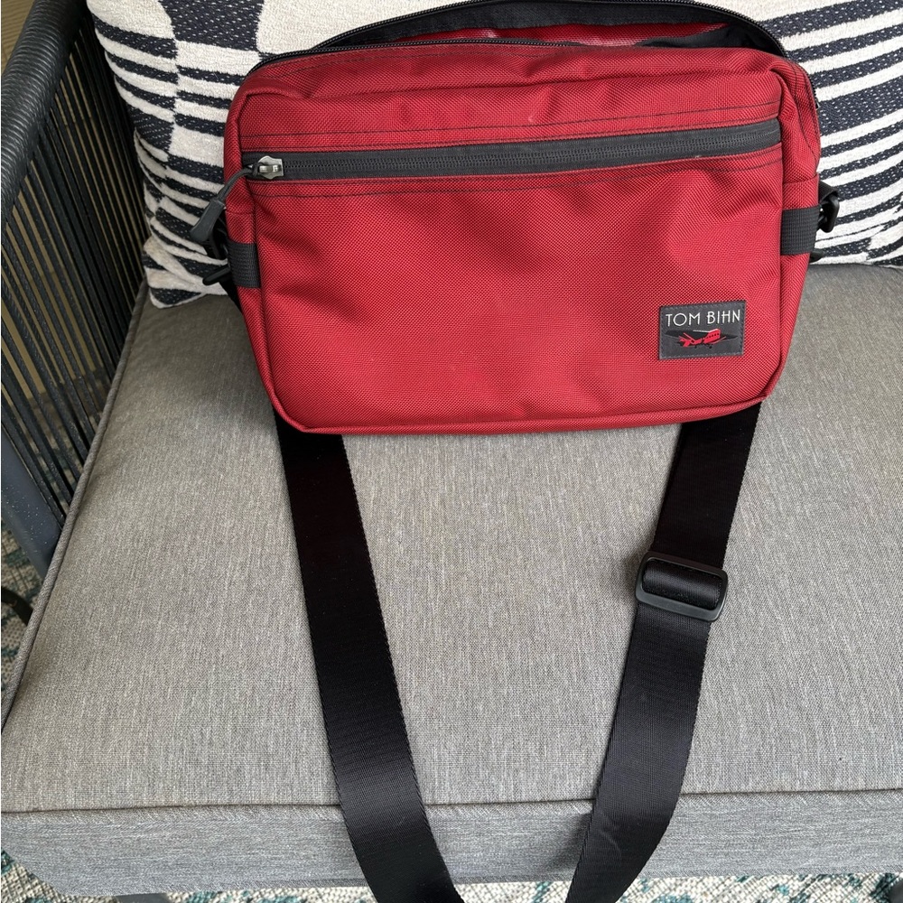Tom Bihn Side Hustle, mars red ballistic, northwest sky interior